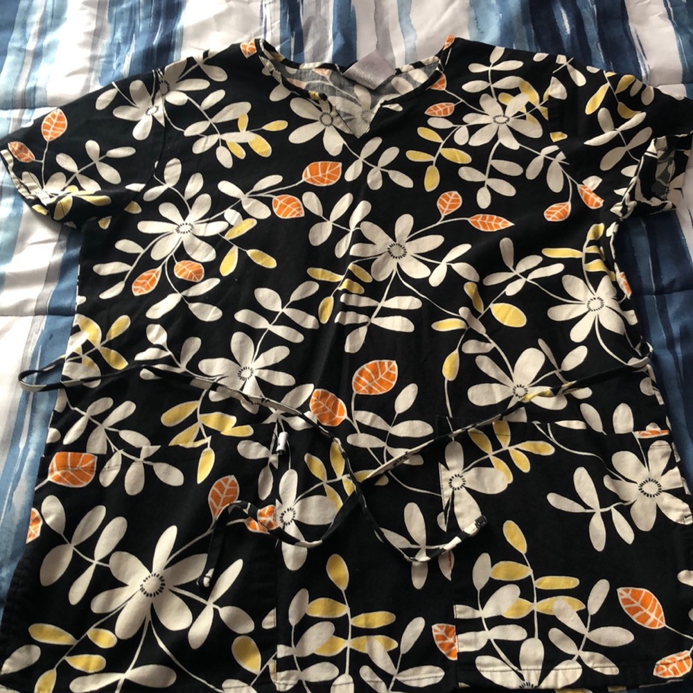 Scrub top